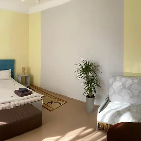 Den On Rynok Square Apartment *