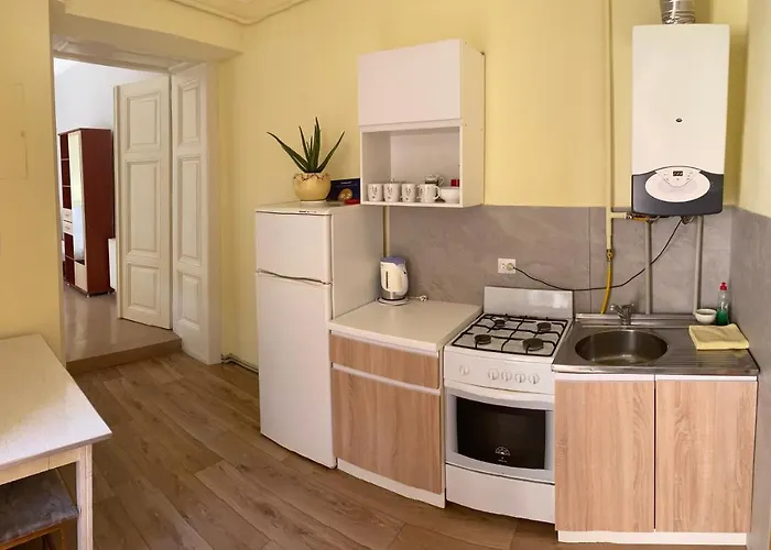 Den On Rynok Square *