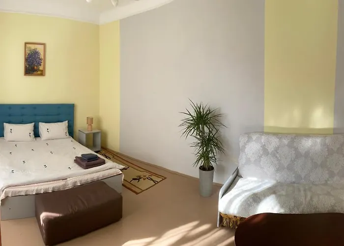 Den On Rynok Square Apartman *